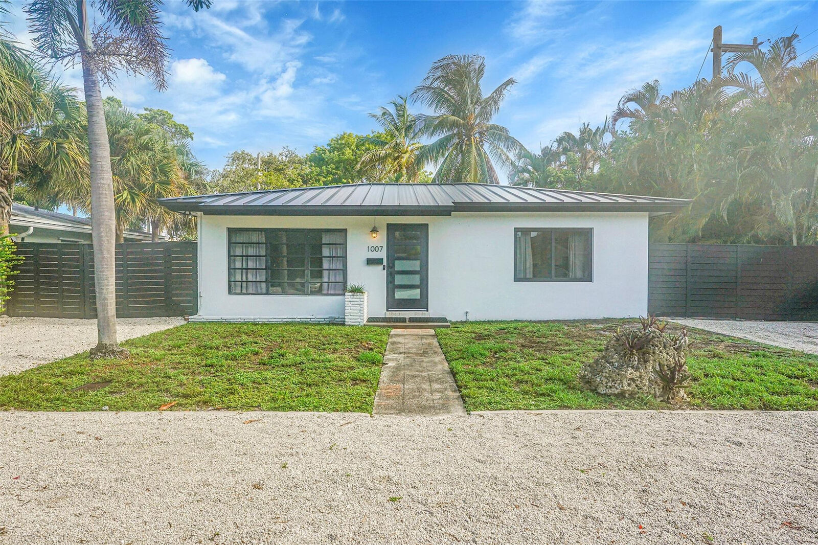 Property Photo: 1007 NE 12th Street FL 33304