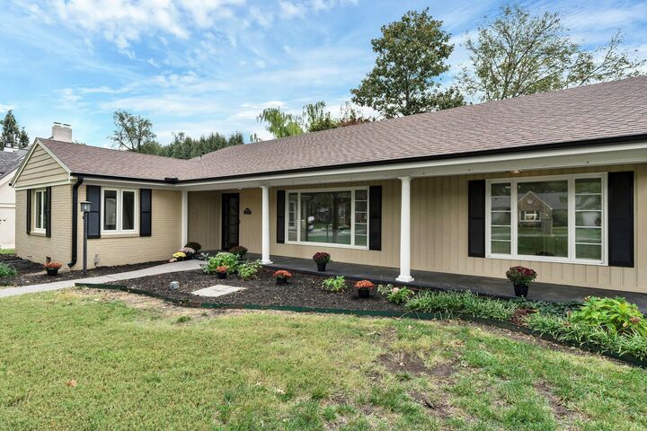 Property Photo: 28 S Colonial Ct KS 67207