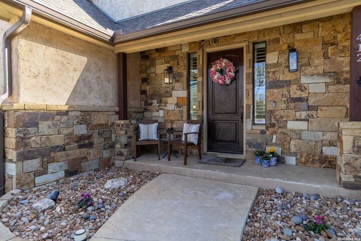 Property Photo:  412 Elmwood  TX 78130 