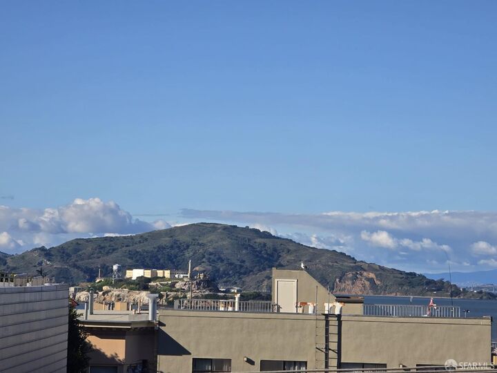 Property Photo:  165 Valparaiso Street  CA 94133 