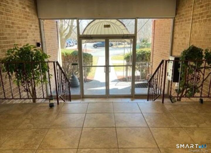 Property Photo:  155 Bull Hill Lane Apt 308  CT 06516 
