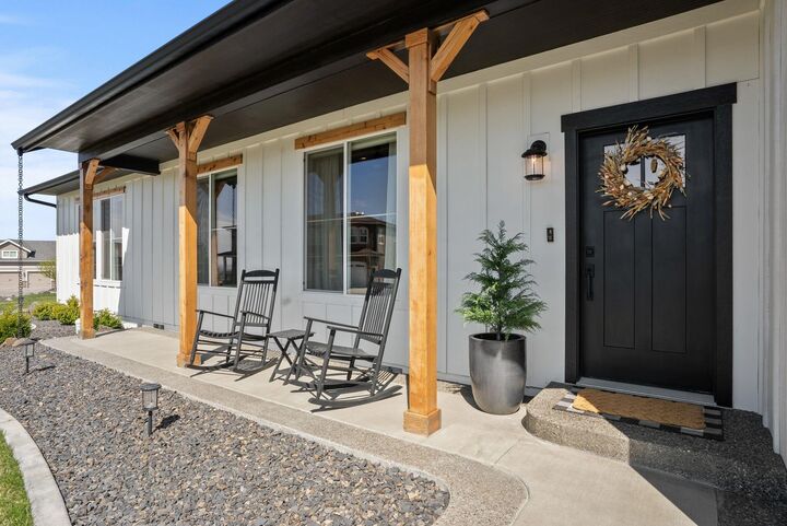 Property Photo:  2539 S Man O War Ln  WA 99037 