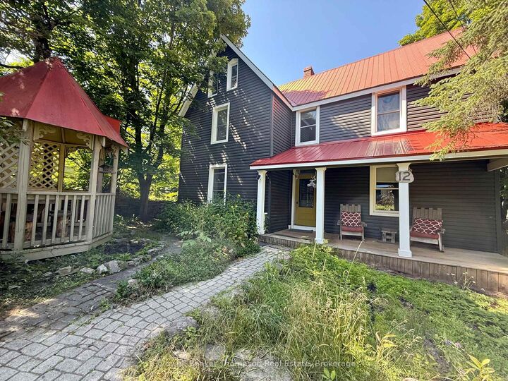 Property Photo:  12 Lansdowne Street W  ON P1H 1W1 