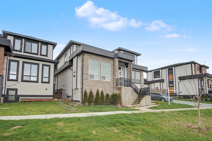 16685 15A Avenue — photo 1