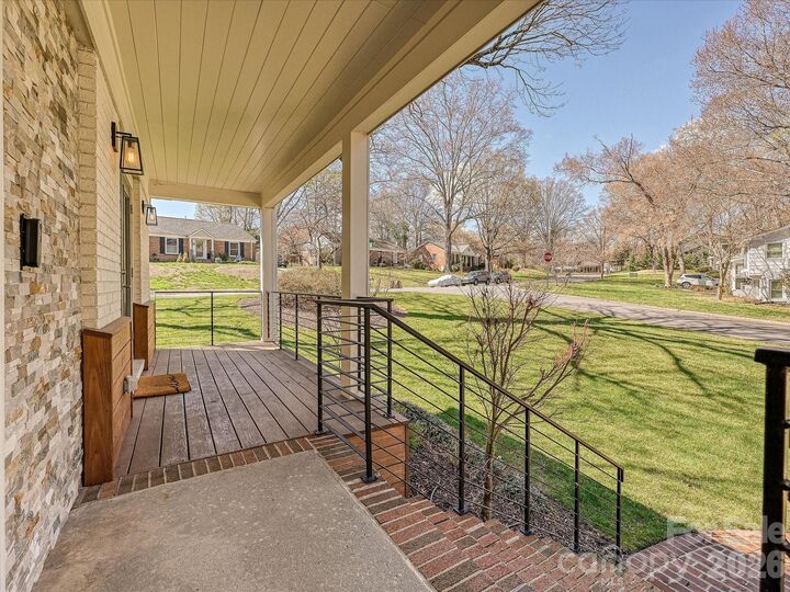 Property Photo: 1733 Piccadilly Drive NC 28211