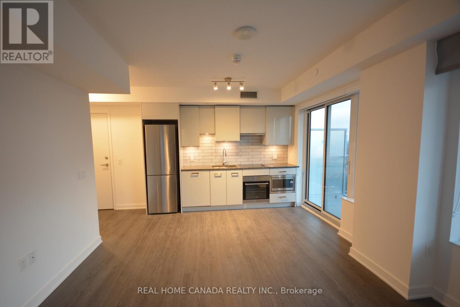 Property Photo: 195 Redpath Avenue 2704 ON M4P 0E4