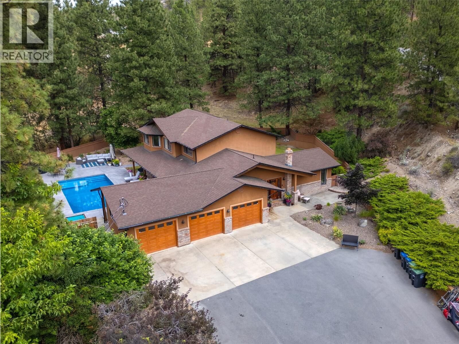 Property Photo: 3948 Valleyview Road BC V2A 8V8