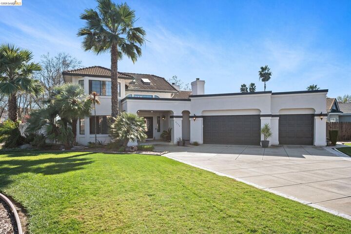 Property Photo:  5770 Gateway Ct  CA 94505 