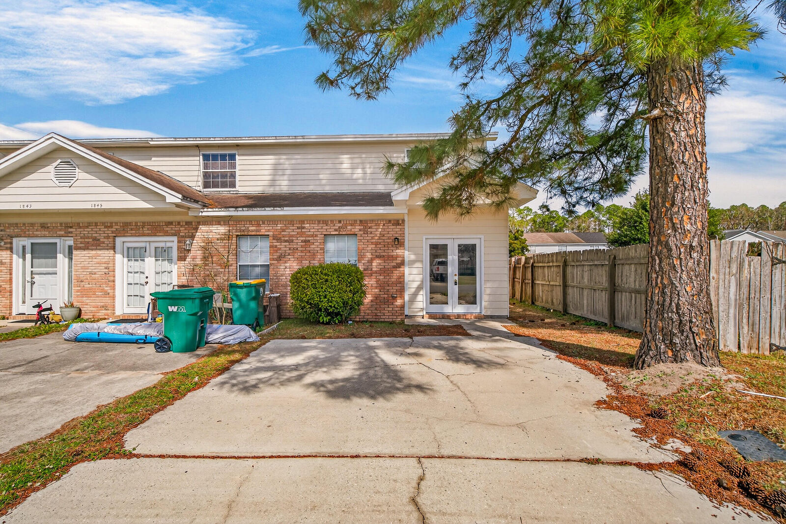 Property Photo: 1847 Whispering Oaks Lane FL 32547