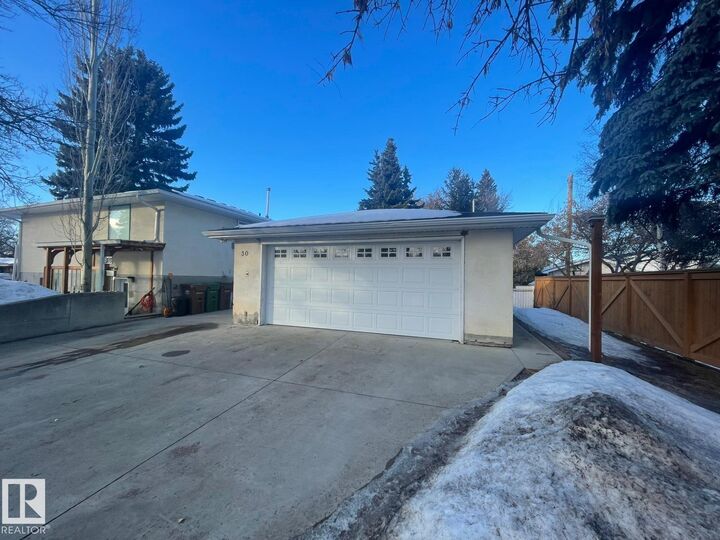 Property Photo:  30 Geneva Crescent  AB T8N 0Z4 