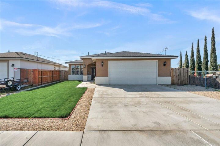 Property Photo:  514 Josephine Avenue  CA 93212 