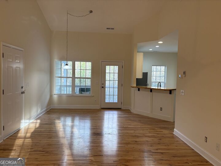 Property Photo:  74 Lockerbie Court 201  GA 30525 