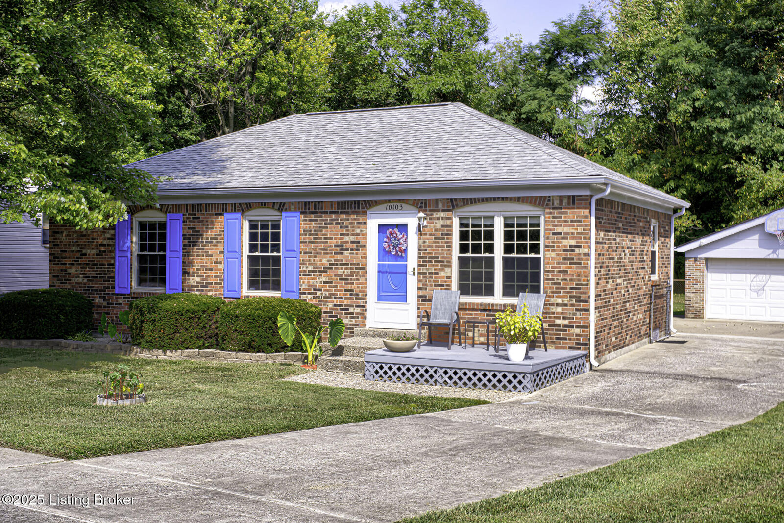 Property Photo:  10103 Blue Creek Dr  KY 40229 