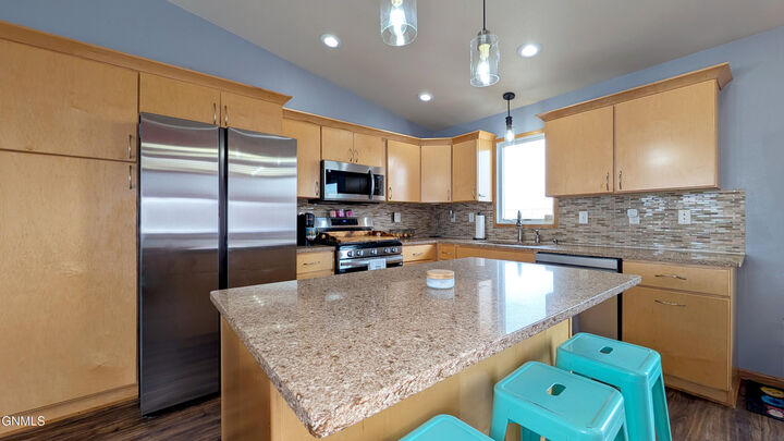 Property Photo:  65 McGinnis Way  ND 58504 