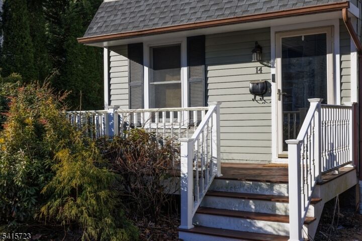 Property Photo:  14 Maryland Avenue  NJ 08829 