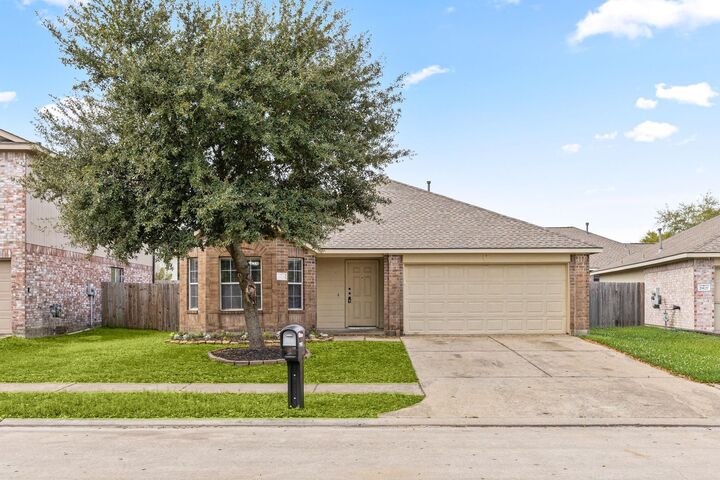 Property Photo: 29123 Foxingham Circle TX 77386