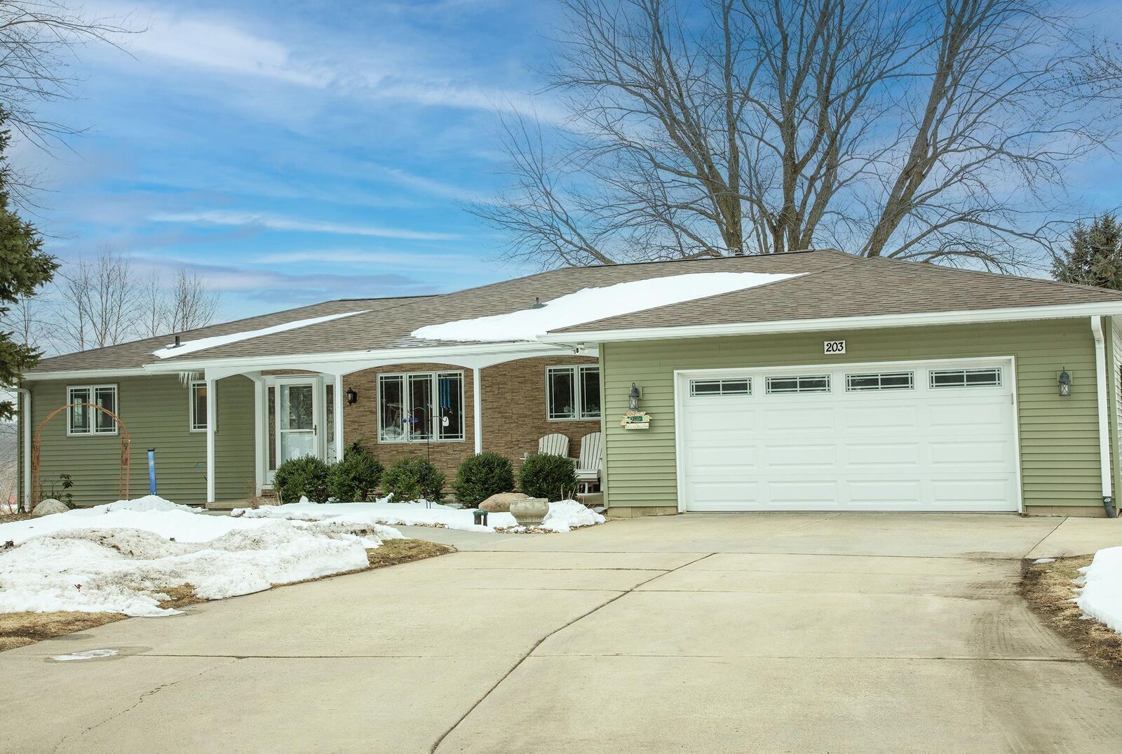 Property Photo:  203 Southridge Drive  IA 50677 
