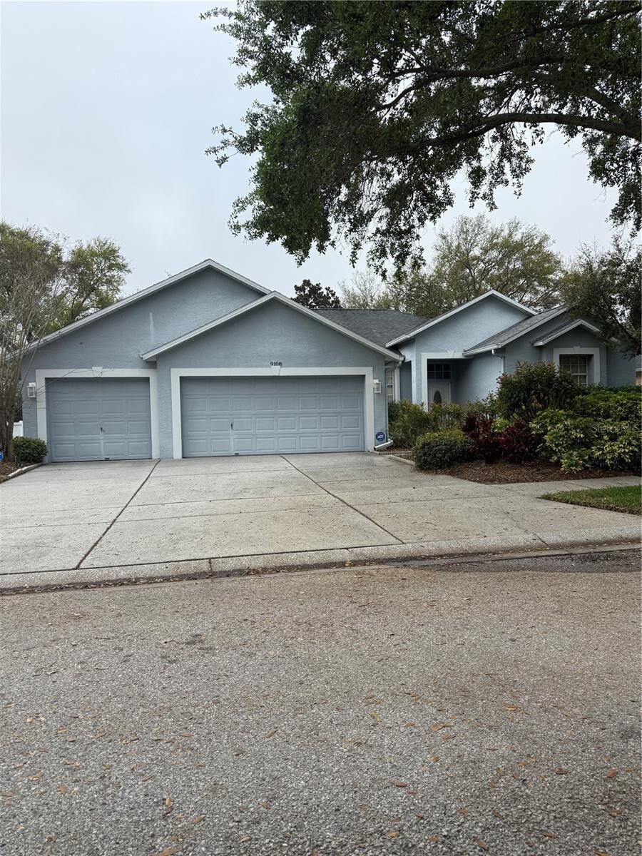 Property Photo: 9108 Hidden Water Circle FL 33578