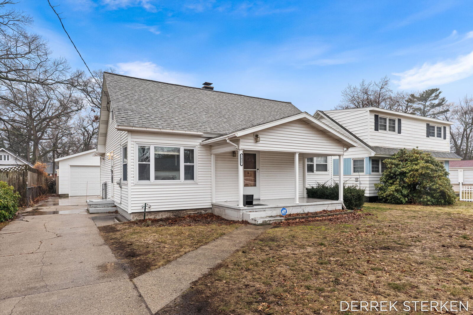 Property Photo:  2437 Philo Avenue  MI 49441 