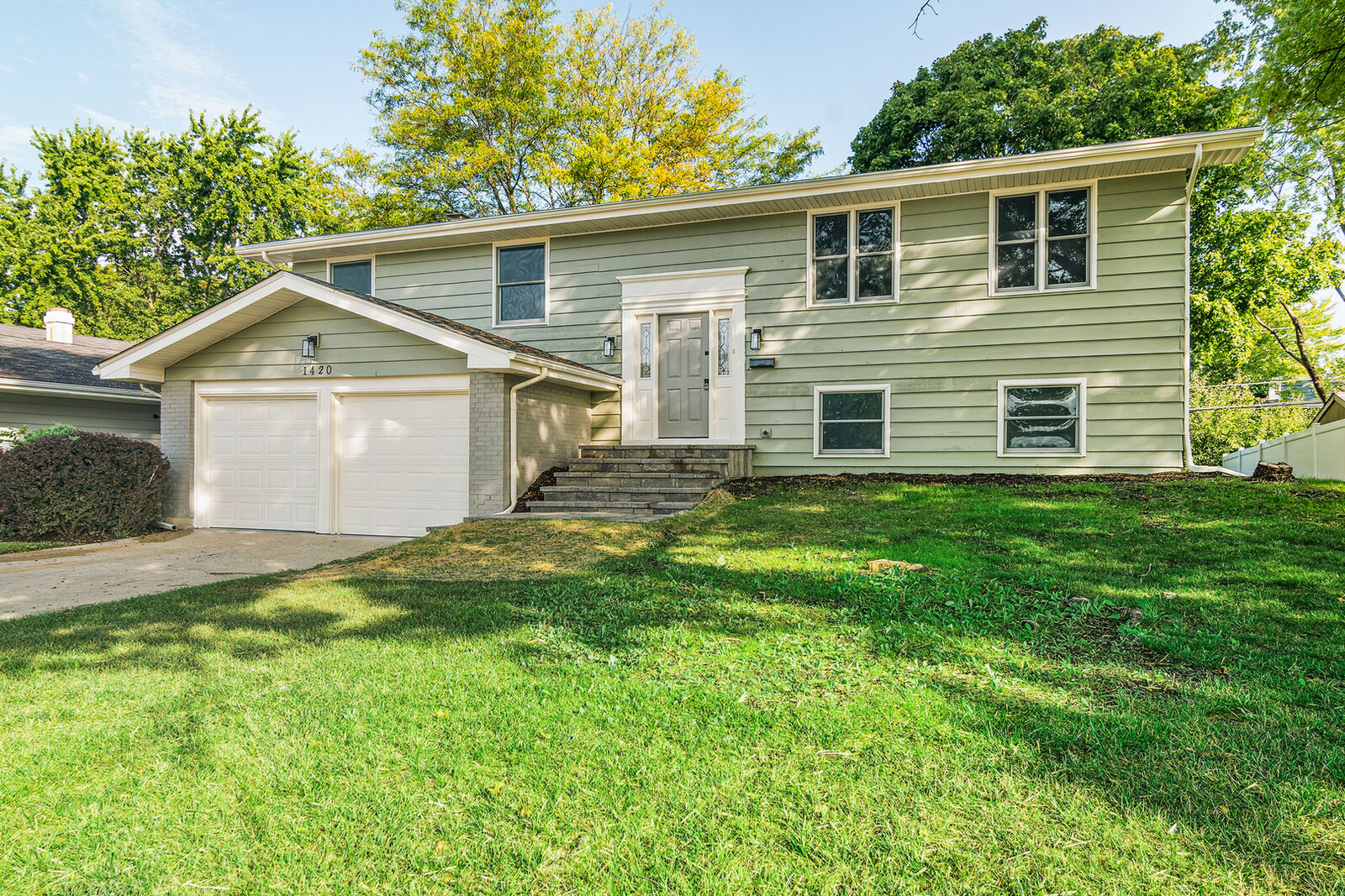 Property Photo:  1420 Hassell Road  IL 60169 