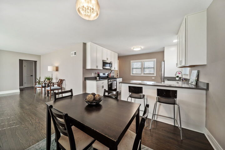 Property Photo:  1S336 Buttercup Lane  IL 60181 