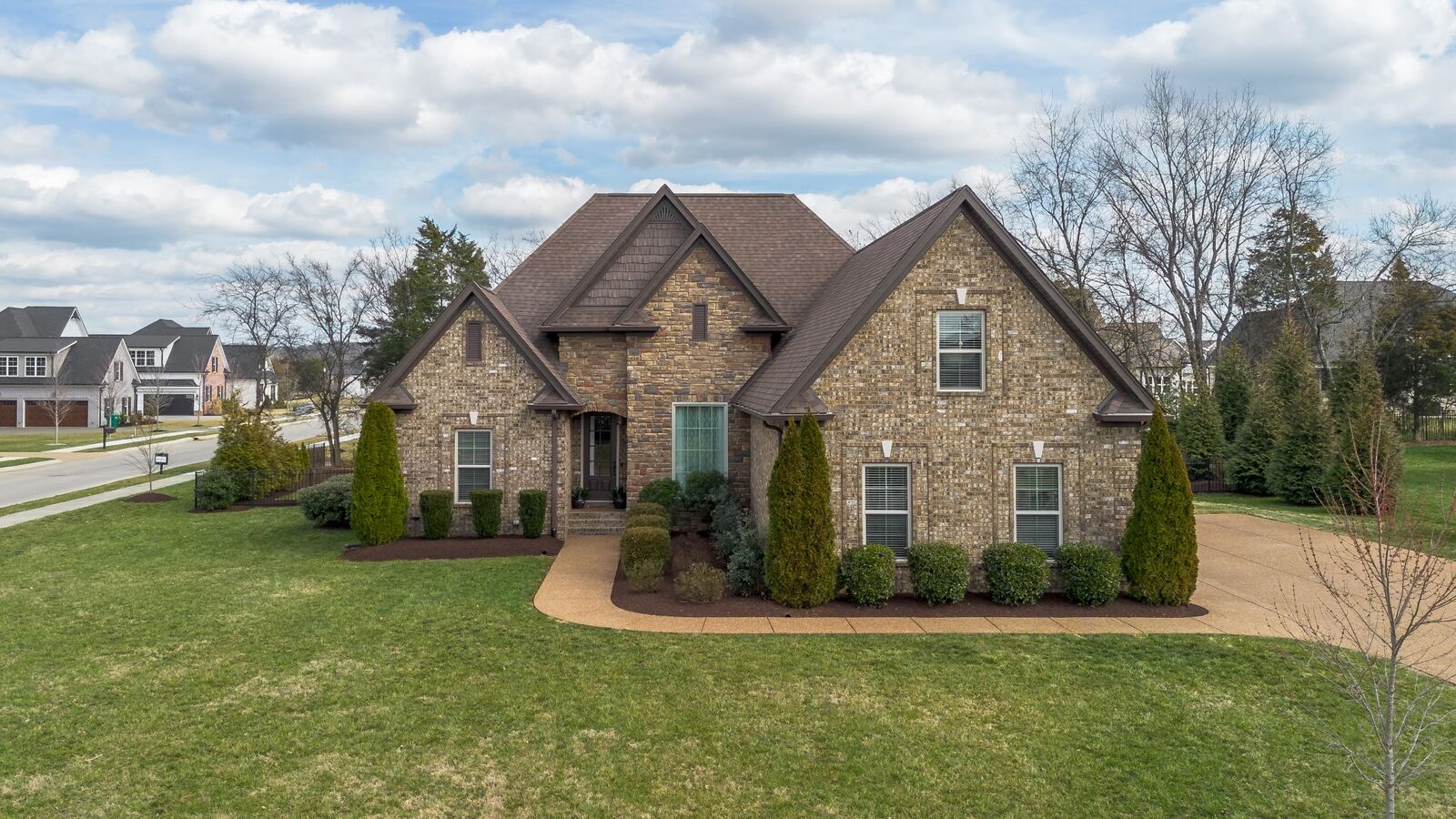 Property Photo:  901 Larkspur Ln  TN 37087 