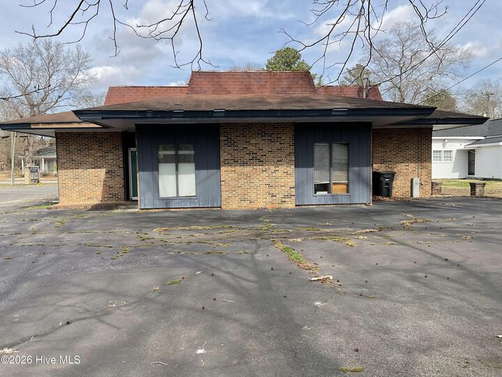 Property Photo: 1011 W Thomas Street NC 27804