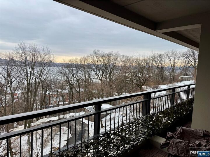 Property Photo:  4 Horizon Road G-20  NJ 07024 