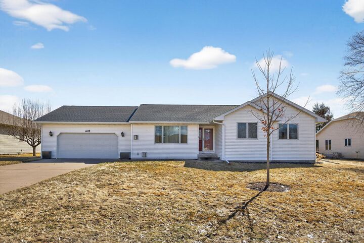 Property Photo: 605 Willers Court MN 55041