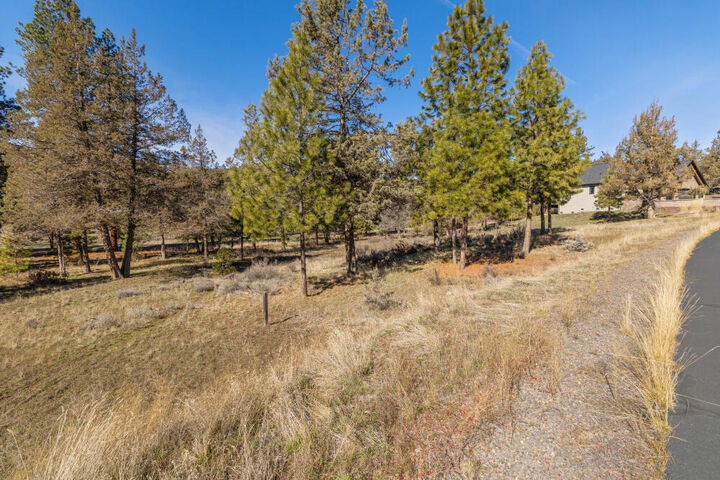 Property Photo:  1132 Paper Birch Way  OR 97601 