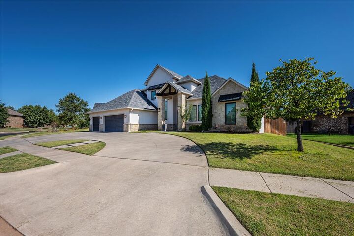 Property Photo: 15400 Kestral Park Court OK 73013