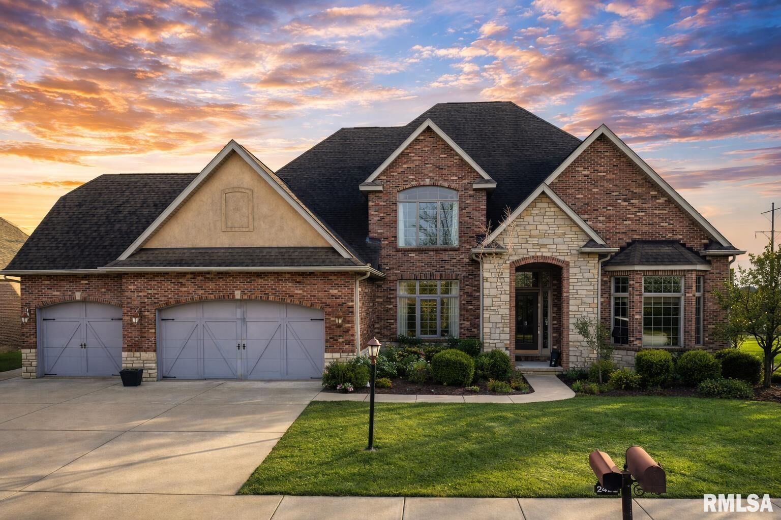 Property Photo: 2422 W Augusta Drive IL 61525