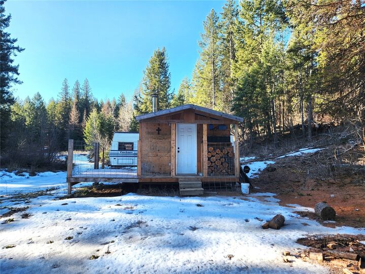 Property Photo:  318  Rockabye Lane  WA 99118 