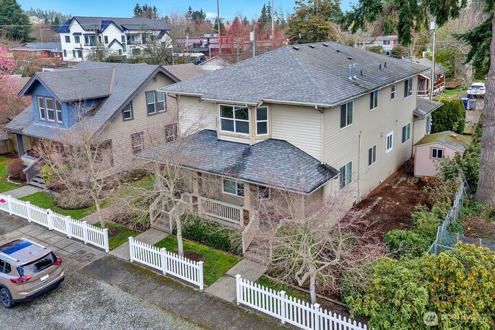 Property Photo:  260 SE Andrews Street  WA 98027 