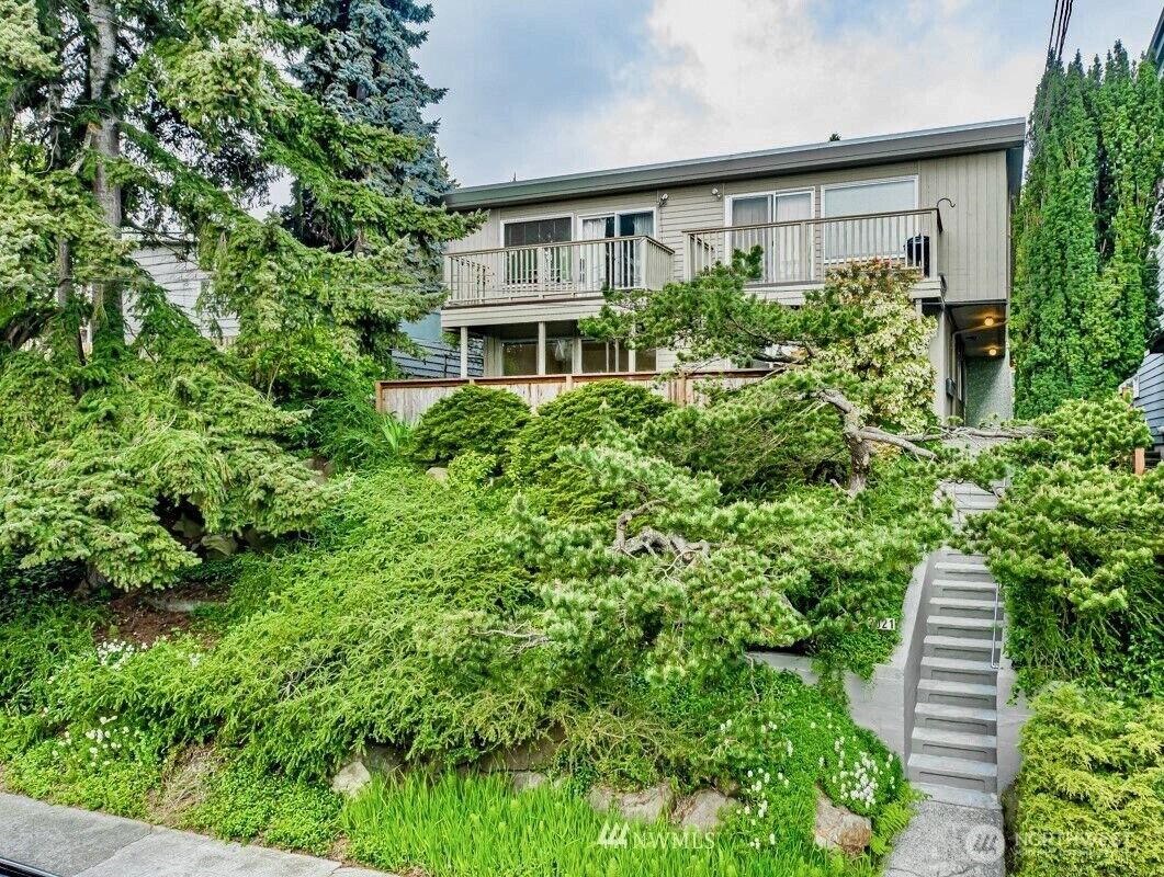 Property Photo: 3021 21st Avenue W WA 98199