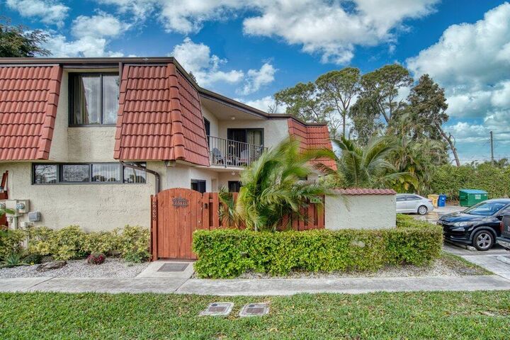 Property Photo:  3838 Victoria Drive  FL 33406 