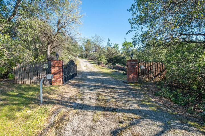 Property Photo: 12852 Walker Ridge Drive CA 96003