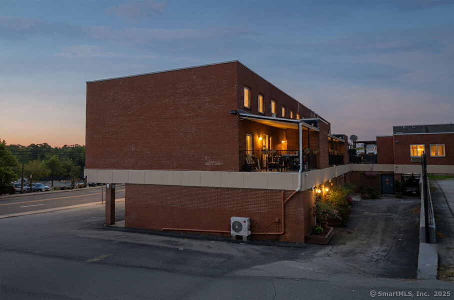 Property Photo:  60 Connecticut Avenue 3  CT 06850 