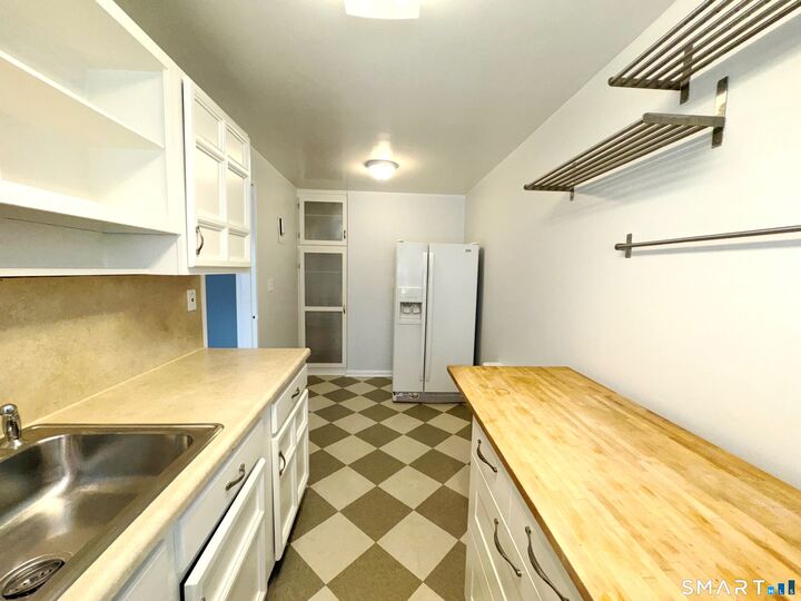Property Photo:  246 Seaton Road Apt 2  CT 06902 