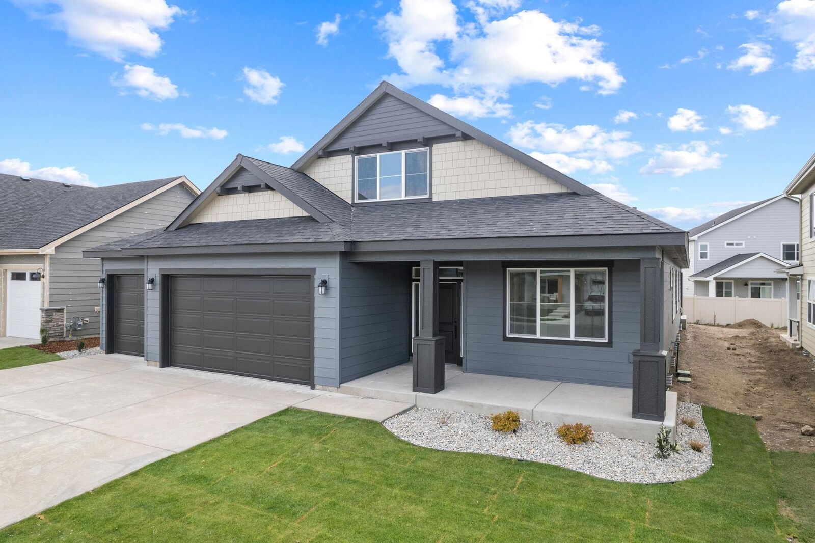 Property Photo:  2576 N Rydal Ln  WA 99019 