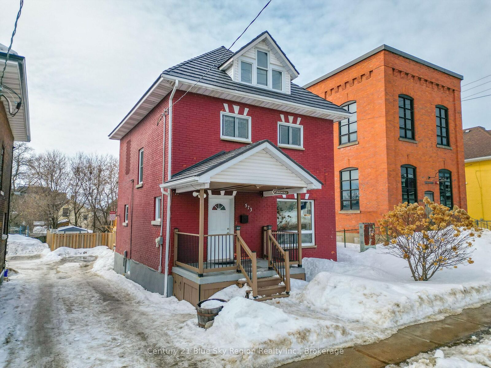 Photo de la propriété:  573 Worthington Street E  ON P1B 1H7 