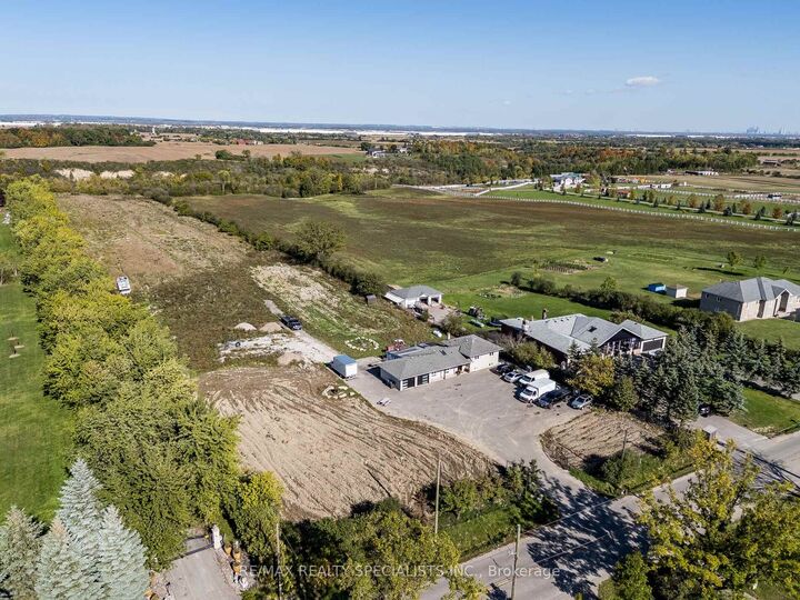 Property Photo: 13207 Centreville Creek Drive ON L7C 3B8