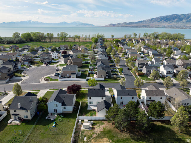 Property Photo:  2303 E Hawthorne St  UT 84043 