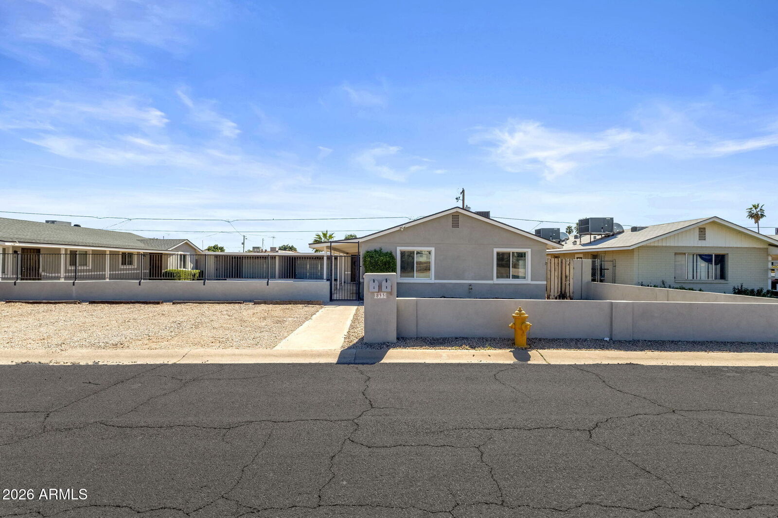 Property Photo: 833 E Alice Avenue AZ 85020