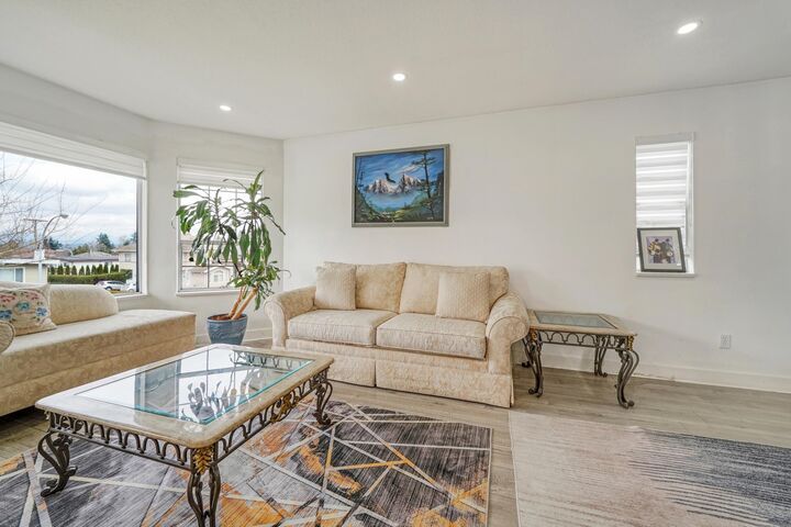 Property Photo: 11866 98 Avenue BC V3V 2J4
