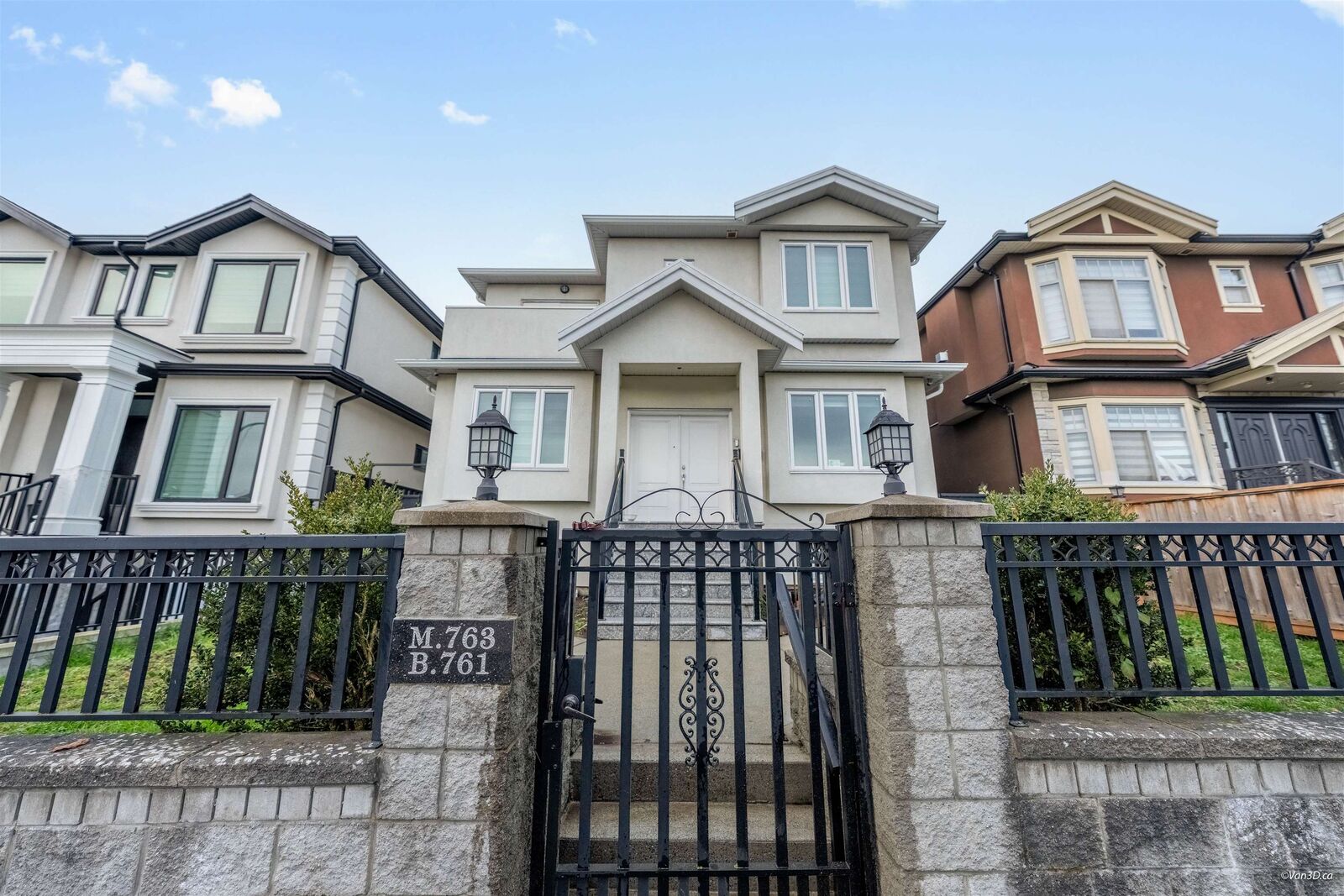 Property Photo: 763 E 57th Avenue BC V5X 1T3