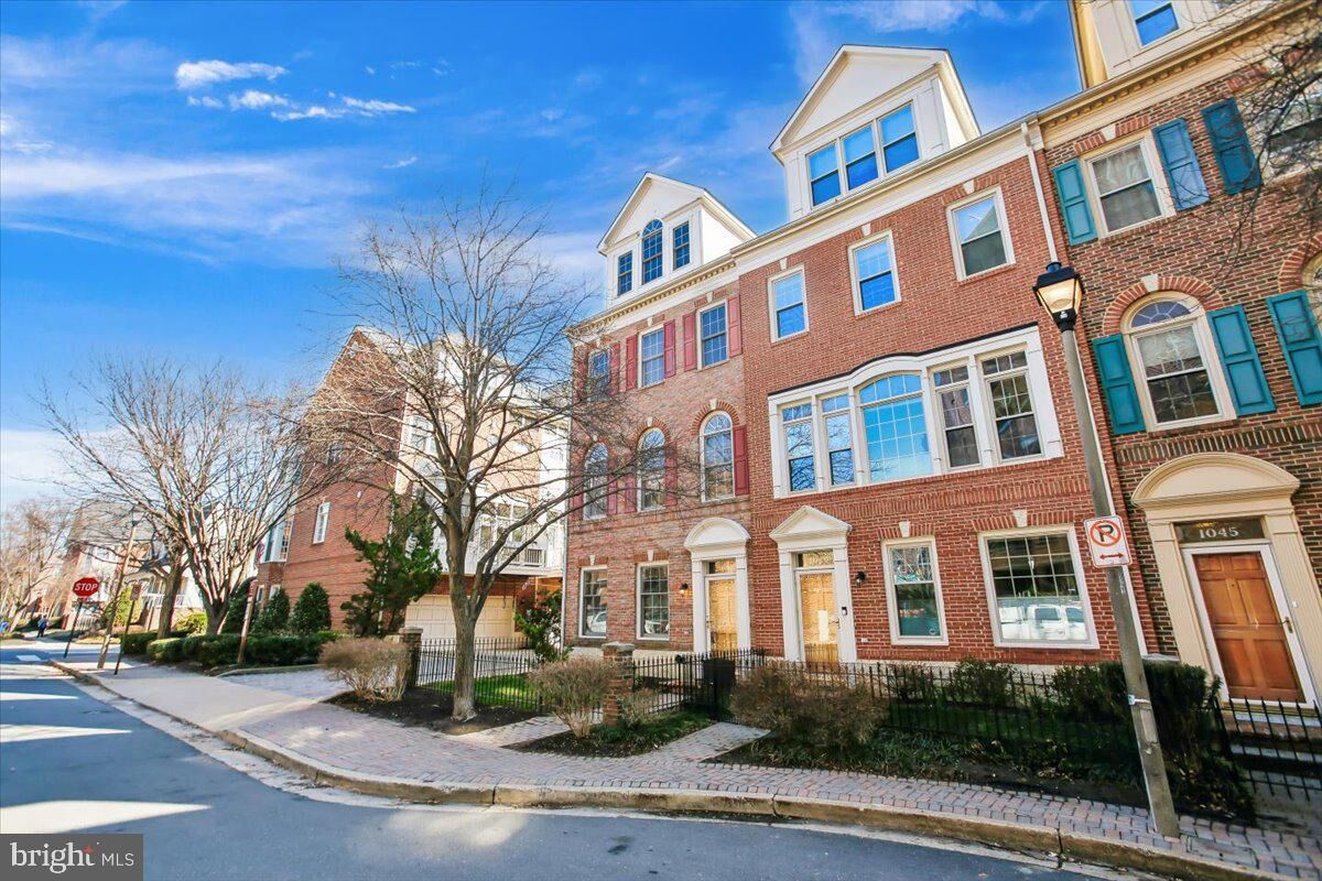 Property Photo:  1053 N Stuart Street  VA 22201 