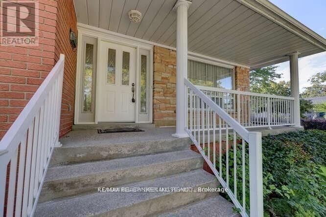 Property Photo:  2220 Springfield Court  ON L5K 1V2 