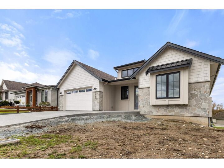 Photo de la propriété:  3905 Latimer Street  BC V2S 2J4 