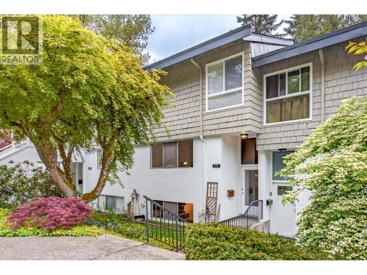 Photo de la propriété:  1174 Chateau Place  BC V3H 1N6 